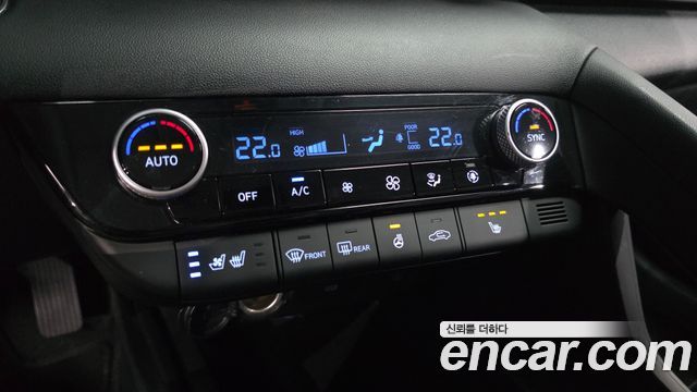 Hyundai AVANTE 1.6 — photo 1 of 32