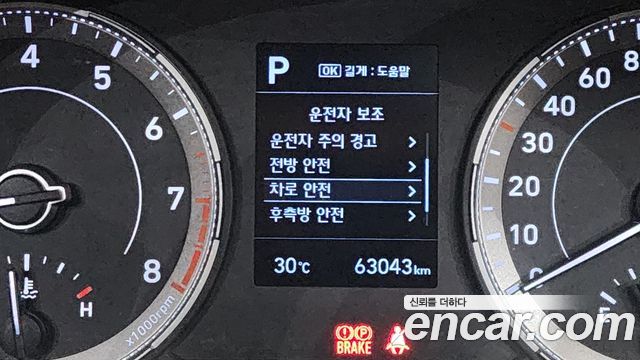 Hyundai Venue 1.6 Flux — photo 1 of 34