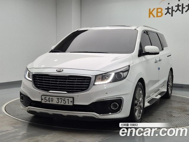 Kia Canival 9-seater Prestige — photo 1 of 20