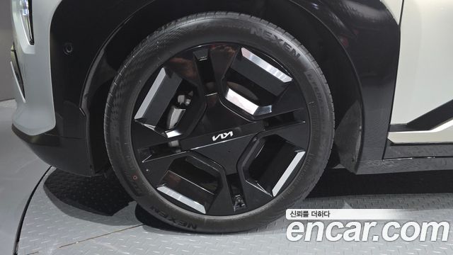 Kia EV3 Long Range 2WD — photo 1 of 37