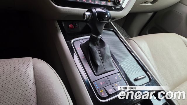 Kia Canival 9-seater Prestige — photo 1 of 20