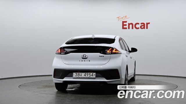 Hyundai Ioniq 1.6 HEV — photo 1 of 31