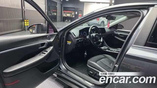 Hyundai Sonata 2.0 — photo 1 of 30