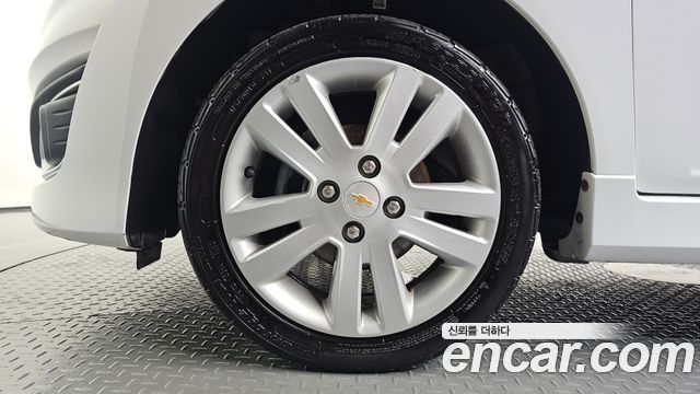 2013 ChevroletGMDaewoo Spark LT, photograph 10