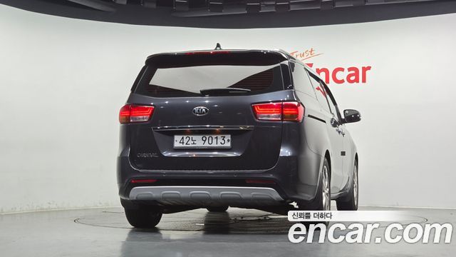 Kia Canival 9-seater Prestige — photo 1 of 31