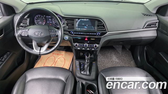 Hyundai AVANTE 1.6 — photo 1 of 30