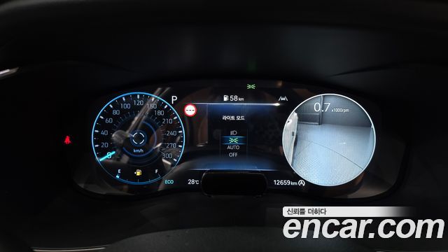 Genesis G70 Gasoline 2.5T 2WD — photo 1 of 33