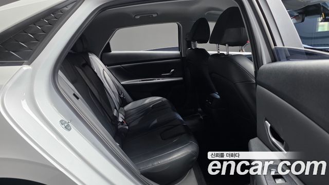 Hyundai AVANTE 1.6 — photo 1 of 30