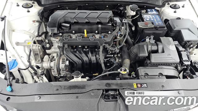 Hyundai AVANTE 1.6 — photo 1 of 30