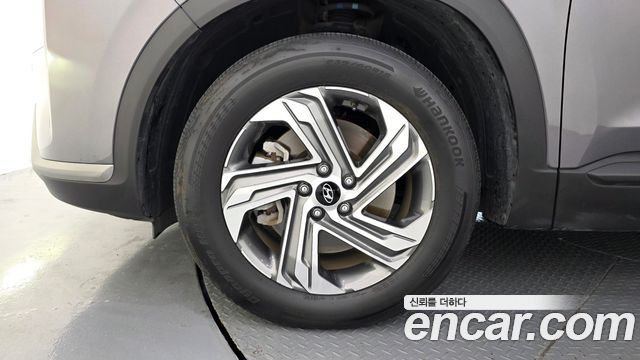 Hyundai Santafe Gasoline 2.5T 2WD — photo 1 of 36