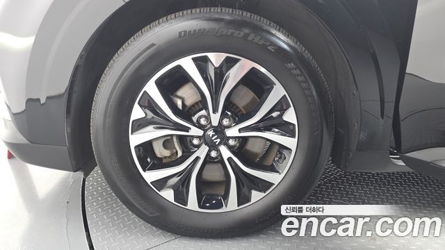 Kia Canival Diesel 9-Seater Prestige — photo 1 of 32