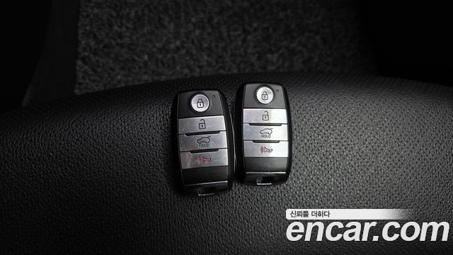Kia Stonic Diesel 1.6 — photo 1 of 31