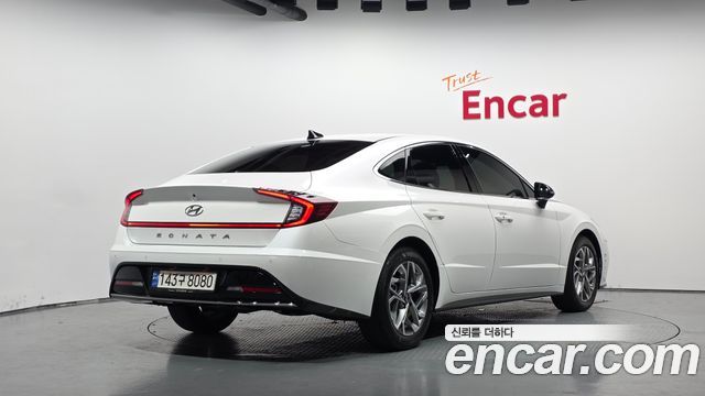 Hyundai Sonata 2.0 — photo 1 of 31