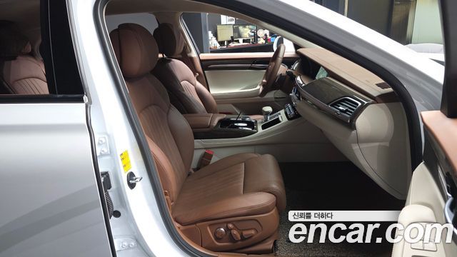 Genesis G90 3.3 T AWD — photo 1 of 33