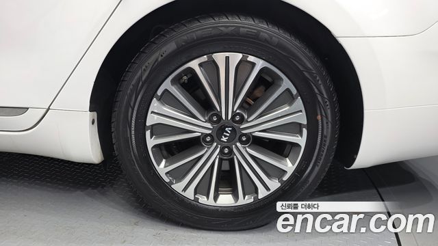 2019 Kia K7 Signature, photograph 2