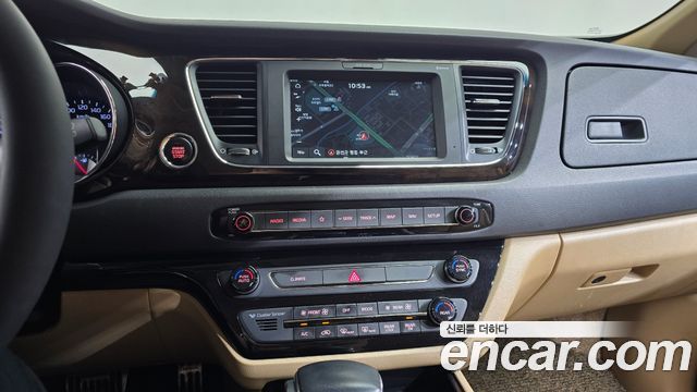 Kia Canival 9-Seater Noblesse Special — photo 1 of 20