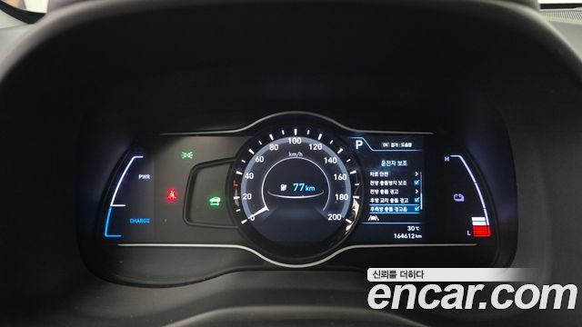 Hyundai Kona Premium — photo 1 of 30