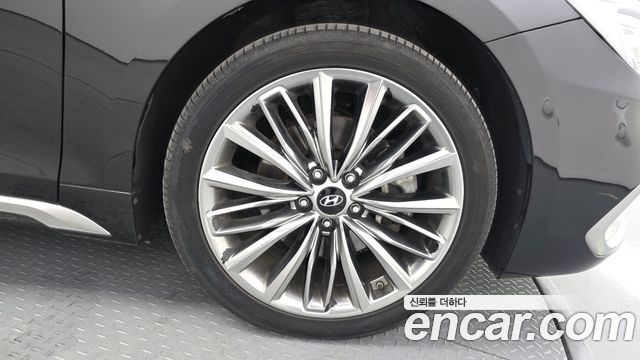Hyundai Grandeur 3.0 Exclusive — photo 1 of 31