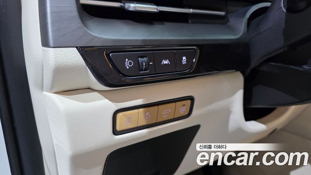Kia Canival Gasoline 9-seater Limousine(Special vehicle) — photo 1 of 20