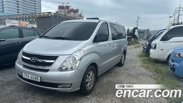 Hyundai Starex 12-Seater Wagon — photo 1 of 19