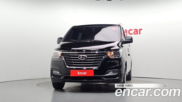 Hyundai Starex Van 5-Seater — photo 1 of 37