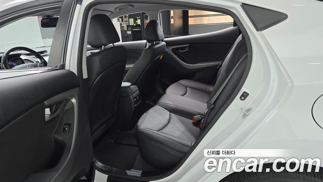 Hyundai AVANTE 1.6 GDi Smart — photo 1 of 30