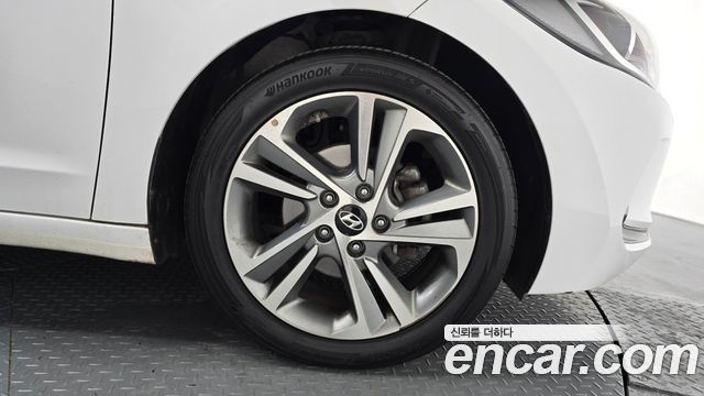 Hyundai AVANTE 1.6 GDI Value Plus — photo 1 of 30