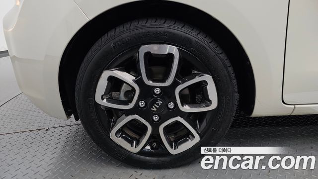Kia RAY Prestige — photo 1 of 31