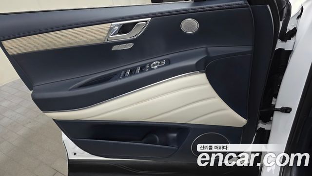 Genesis GV80 2.5T Gasoline AWD — photo 1 of 37