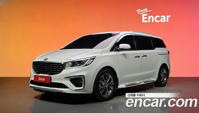 Kia Canival Gasoline 7-Seater Limousine — photo 1 of 36