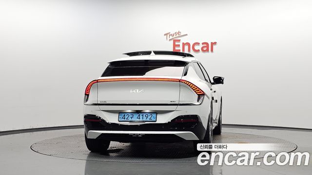Kia EV6 Long Range — photo 1 of 34