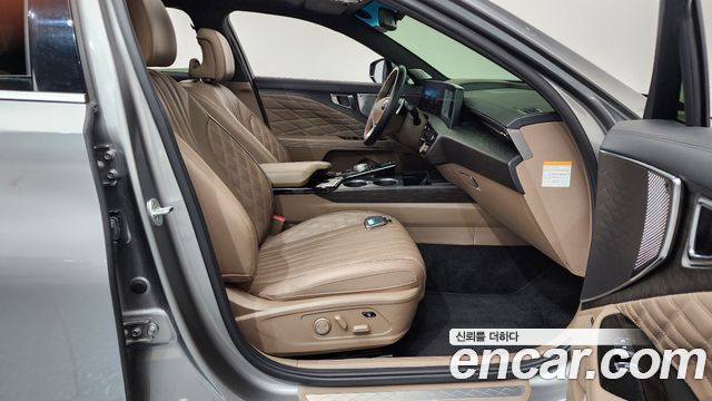 Kia K8 Signature — photo 1 of 39