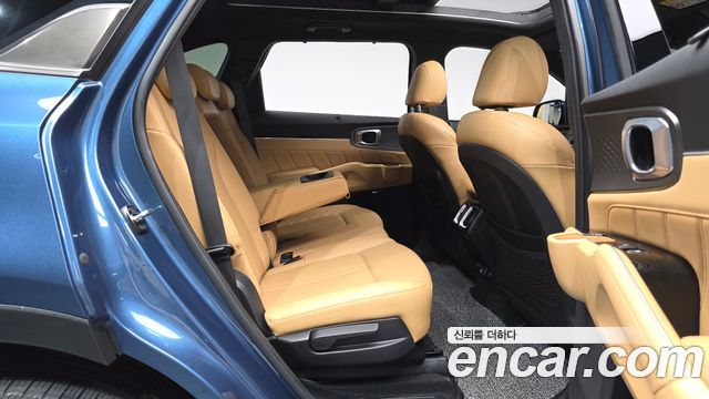 Kia Sorento HEV 1.6 2WD — photo 1 of 40