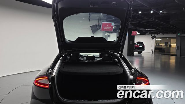 Kia Stinger 2.0 Turbo AWD — photo 1 of 34