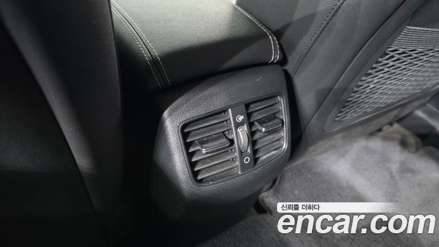 Kia Niro Earth — photo 1 of 33