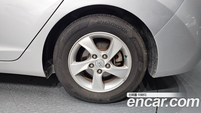 Hyundai AVANTE M16 GDI Smart — photo 1 of 31