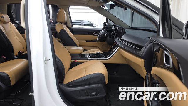 Kia Canival Diesel 9-Seater Noblesse — photo 1 of 20