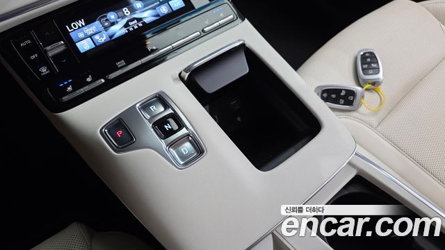 Hyundai Grandeur Le Blanc — photo 1 of 20