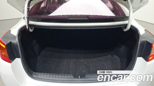 Kia K5 Luxury — photo 1 of 32