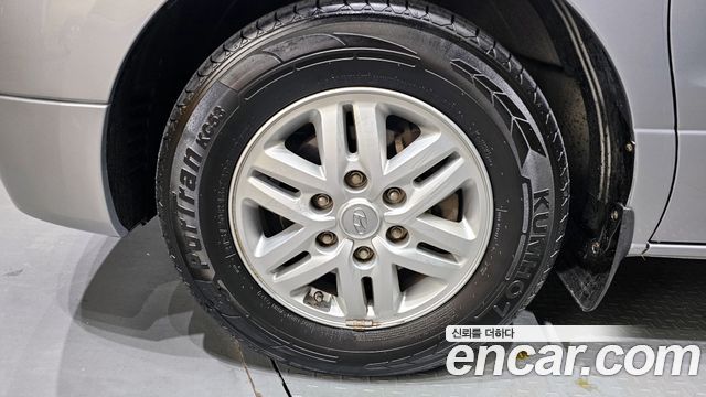 Hyundai Starex 5-Seater VAN — photo 1 of 20