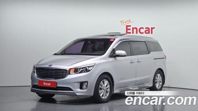 Kia Canival 11-seater Luxury — photo 1 of 20