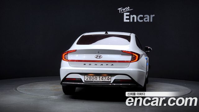 Hyundai Sonata 2.0 — photo 1 of 20
