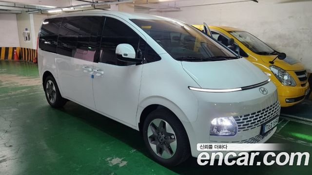 Hyundai Staria HEV 1.6 Tourer 11-Seater — photo 1 of 20