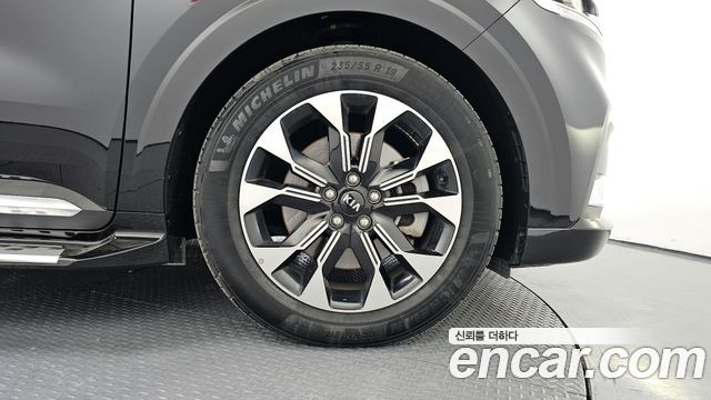 Kia Canival Gasoline 9-Seater Hi-Limousine — photo 1 of 20