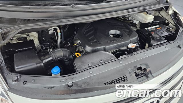 Hyundai Starex 12-Seater Wagon — photo 1 of 20
