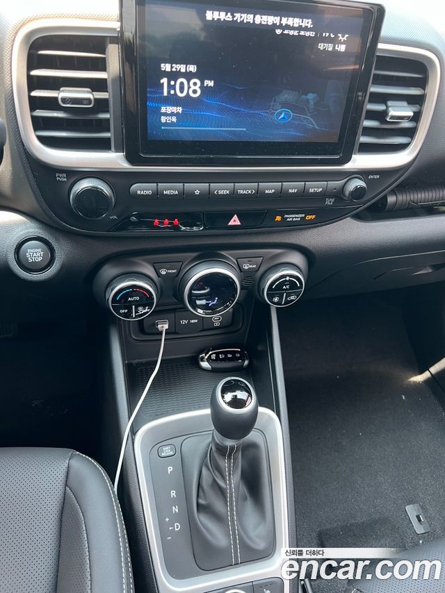 Hyundai Venue 1,6 Premium — photo 1 of 12