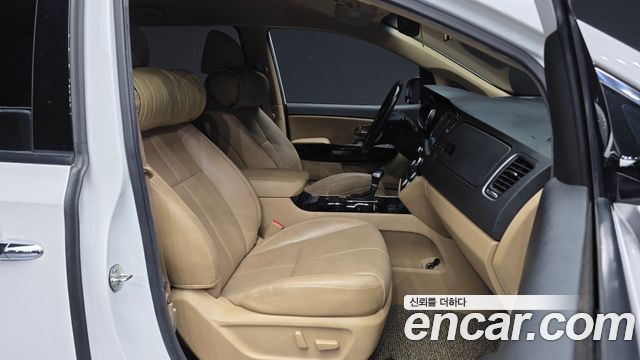 Kia Canival 9-Seater Noblesse Special — photo 1 of 20