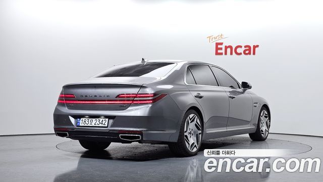 Genesis G90 3.8 AWD — photo 1 of 20