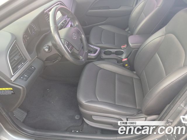 Hyundai AVANTE 1.6 GDI Smart — photo 1 of 16