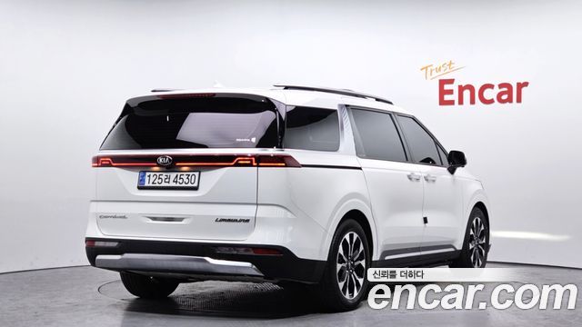 Kia Canival Gasoline 7-Seater Signature — photo 1 of 20